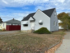 Building Photo - 2524 W Wellesley Ave