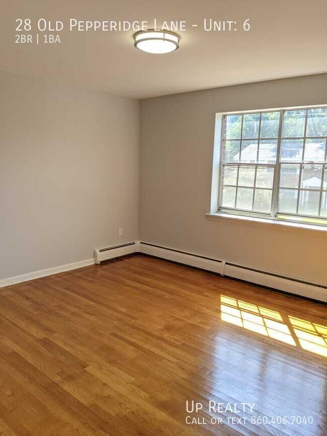 28 Old Pepperidge Ln Unit 6, Wethersfield, CT 06109 Room for Rent