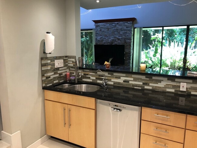 Gourmet Kitchen - 790 Saint Albans Dr