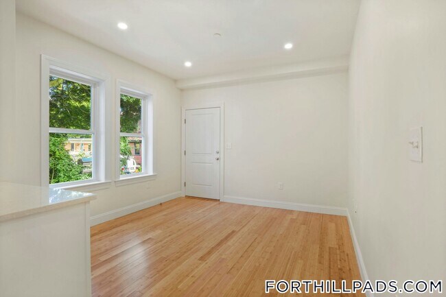 Building Photo - 137 Thornton St