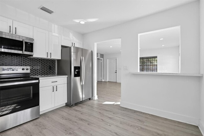 Building Photo - 708 SW 10th St