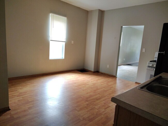 Foto del edificio - 2425-27 W Greenfield Ave