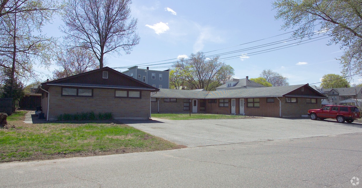 4351 Thomas St, Chicopee, MA 01013 Apartments in Chicopee, MA