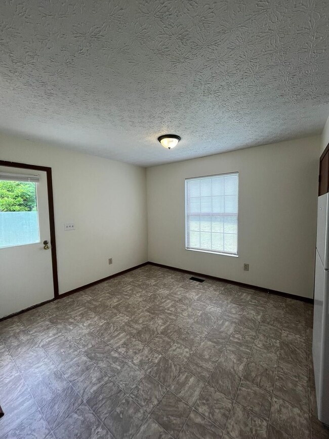 Building Photo - 8795-8797 Creve Coeur Lane