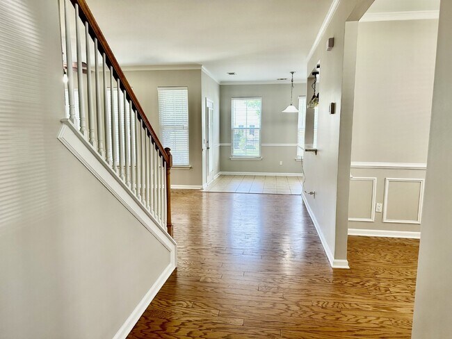 Building Photo - Charleston Style Family Home in Parkside!
