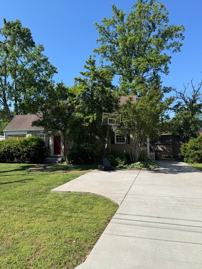 Foto del edificio - 2944 Primrose Cir