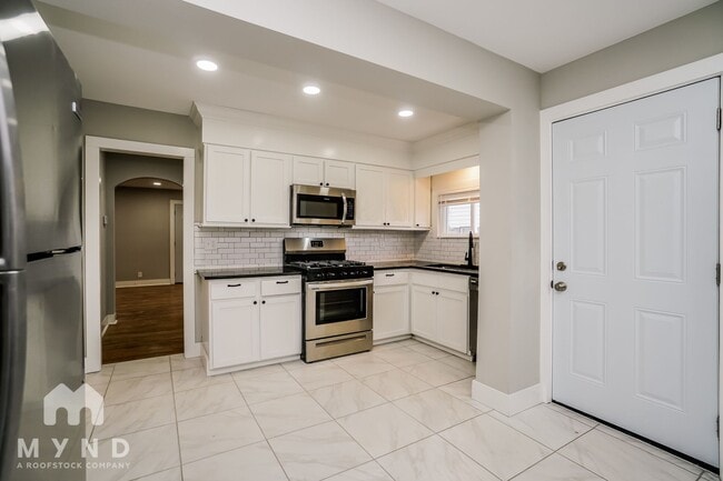 Foto del edificio - 727 Reinhard Ave