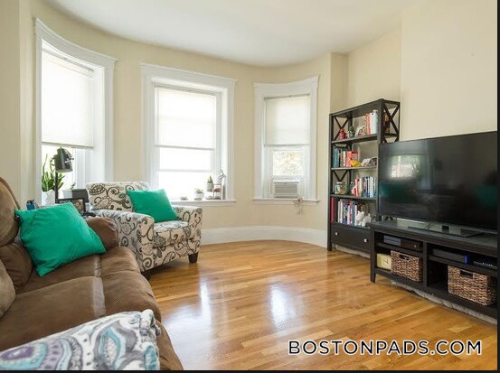 Building Photo - 64 Hemenway St