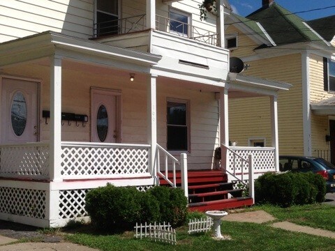 Primary Photo - 166 Kingsboro Ave