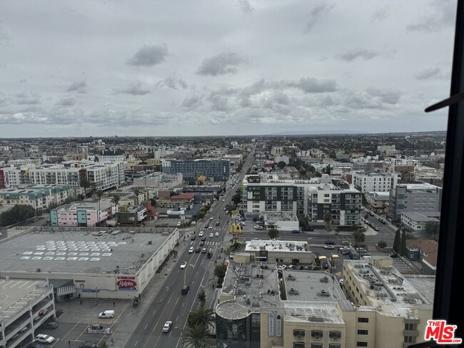 Building Photo - 3810 Wilshire Blvd