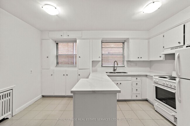 Building Photo - 138 Woburn Av