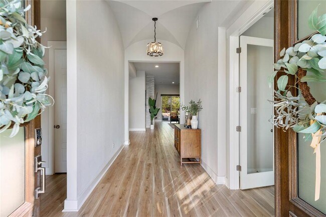 Building Photo - 2500 Yuma Trl