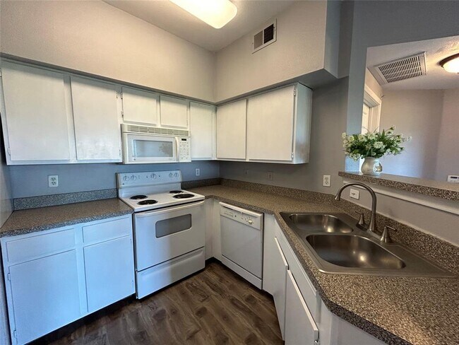 Foto del edificio - 2320 Gracy Farms Ln