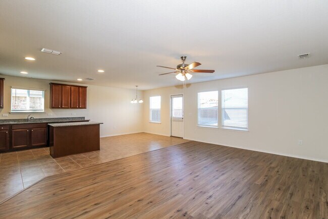Building Photo - 1449 Vernon Dr