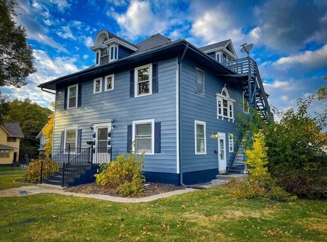 Building Photo - 3721 Cottage Grove Ave