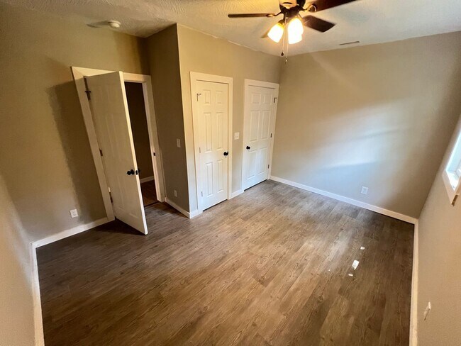 Foto del edificio - Newly Renovated 2 Bed, 2 Bath Duplex – Pet Friendly!
