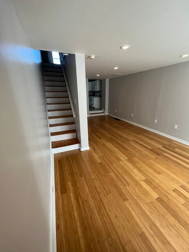 Building Photo - Newly rehabbed 3 bedroom South Philly