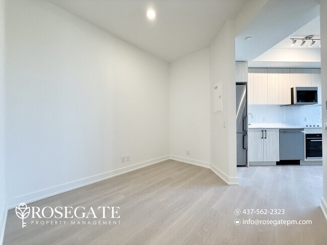 Photo du bâtiment - 1-Bedroom + Den Condo with 2 Bathrooms, Parking, Locker & Rogers Internet – Scarborough