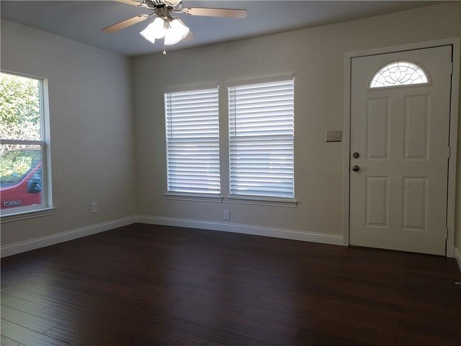 Building Photo - 1507 N Bradley St