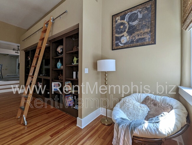 Building Photo - 519 S Edgewood St
