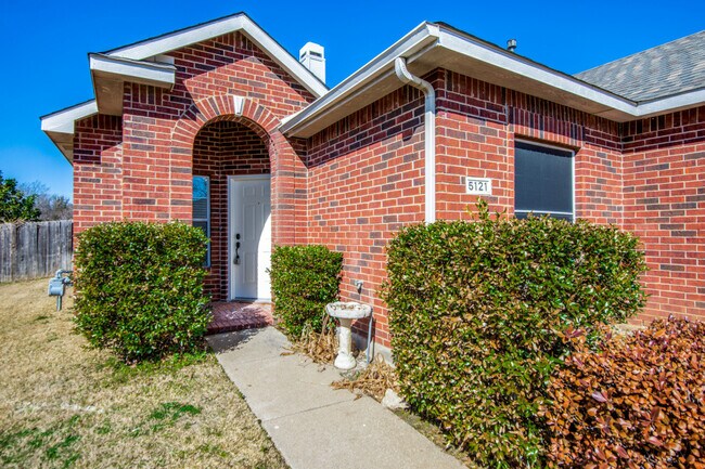 Foto del edificio - 5121 Timber Park Dr