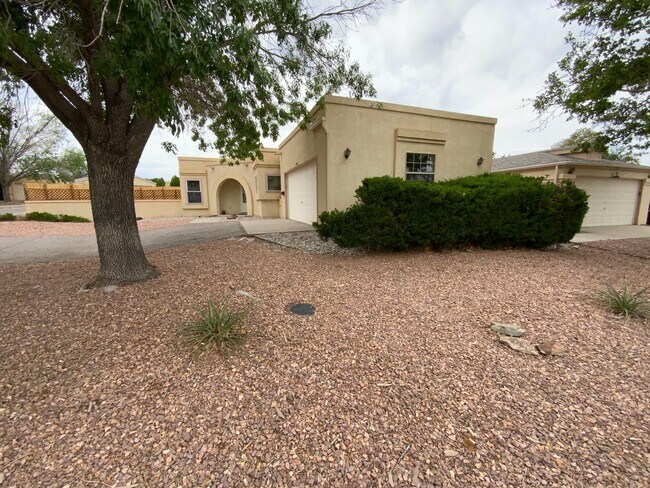 Building Photo - 2 Bedroom Single Story Home Available Near...