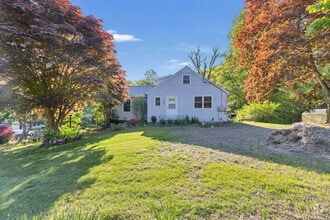Building Photo - 1552 Norwich-New London Turnpike
