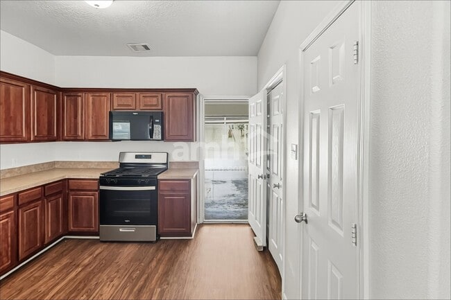Foto del edificio - 5702 Rocky Trail Dr