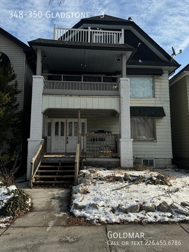 Building Photo - 350-350 Gladstone Ave