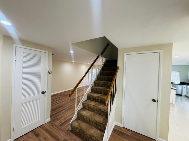 Foto del edificio - Nice Two-Story Unit with Attached Garage a...