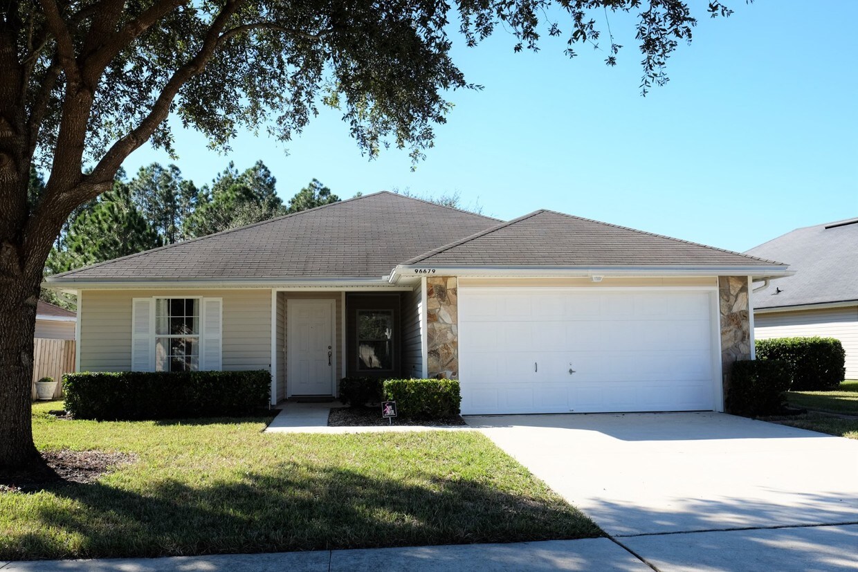 Primary Photo - 96679 Commodore Point Dr