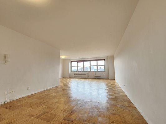 Foto del edificio - 2 bedroom in BRONX NY 10463