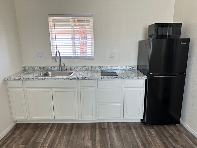 Foto del edificio - 150 Lotus Dr.