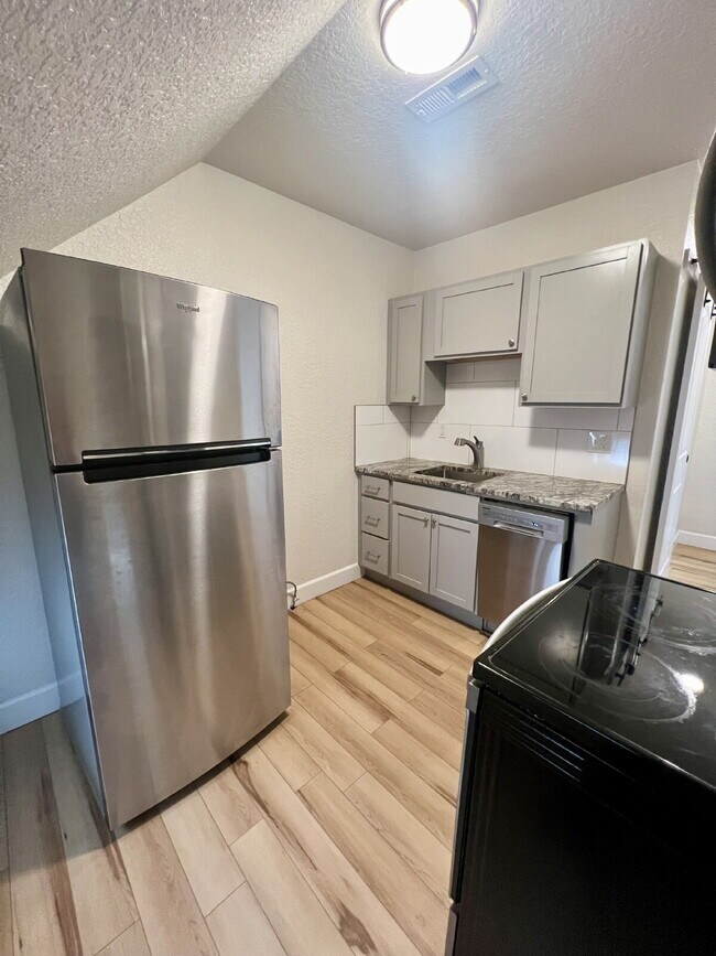 Foto del edificio - Updated One Bedroom Ready!