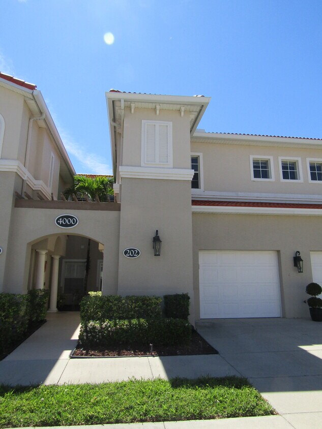 Primary Photo - 4000 Ibis Way