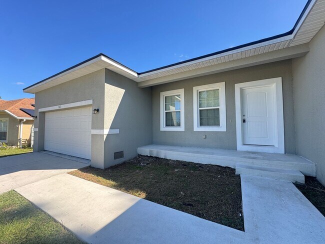 Foto del edificio - Incredible 4 Bedroom, 2 Bathroom Home in Poinciana!!