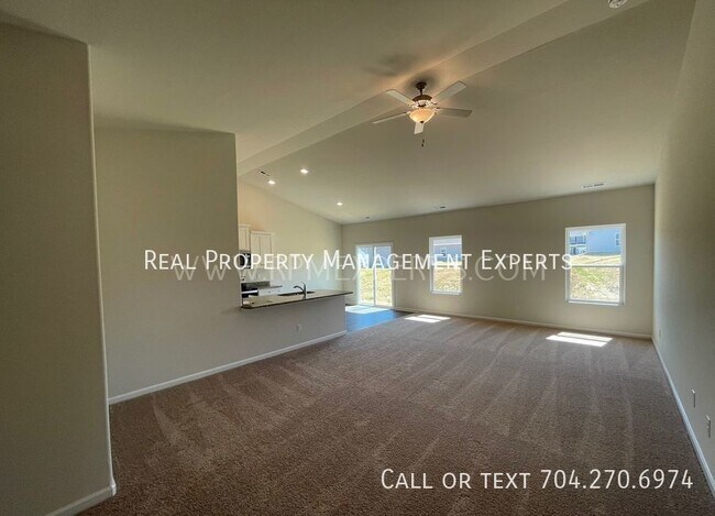 Building Photo - Beautiful 3 Bedroom 2 Bath Ranch Home in N...