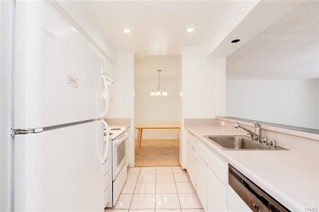 Foto del edificio - 28121 Highridge Rd