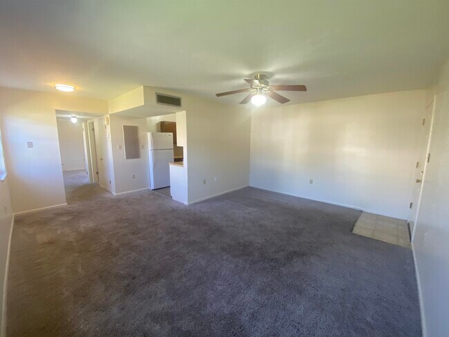 Building Photo - 2203 W Pensacola St