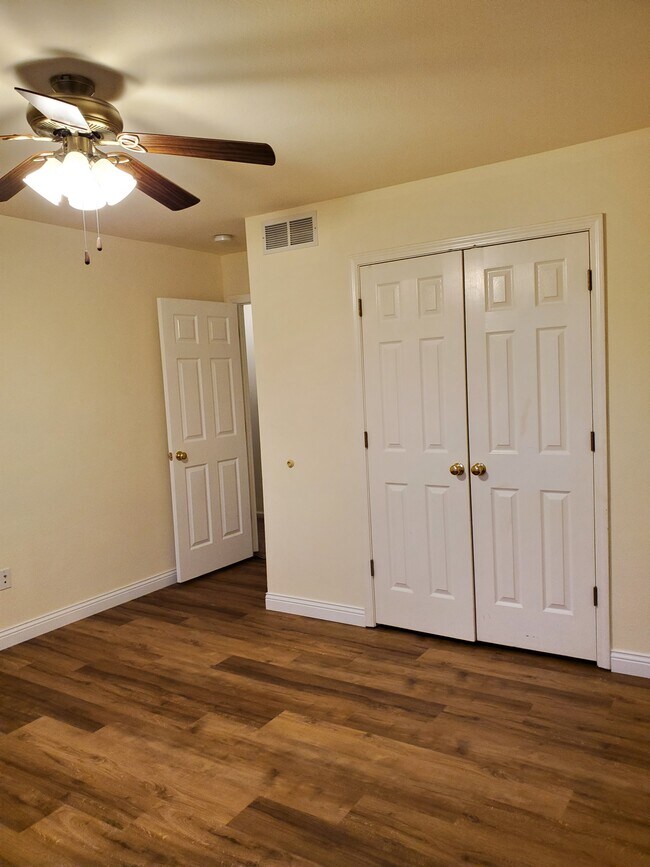 Building Photo - 3402 Zinnia Dr