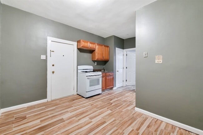 Building Photo - 194 Kensington Ave