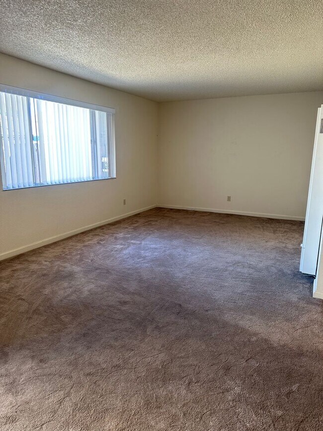 Building Photo - 1 Bedroom/1 bathroom in Suisun City!