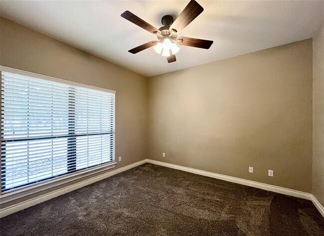 Foto del edificio - 431 Upland Ct