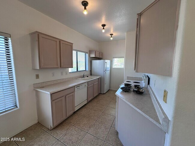 Building Photo - 13818 N Saguaro Blvd
