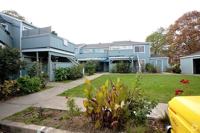 Building Photo - 2380 Corby Ave