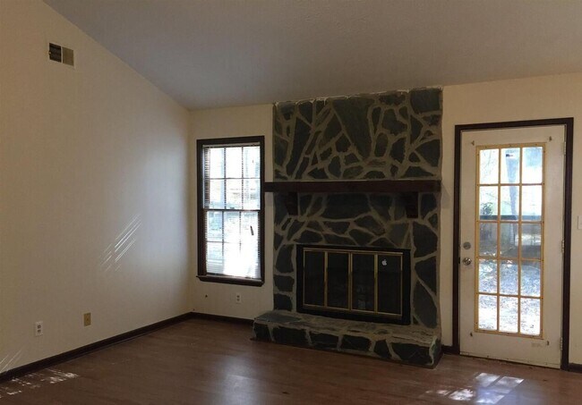 Foto del edificio - 110 Caldwell Dr - Spacious 3 BR / 2 BA Ran...