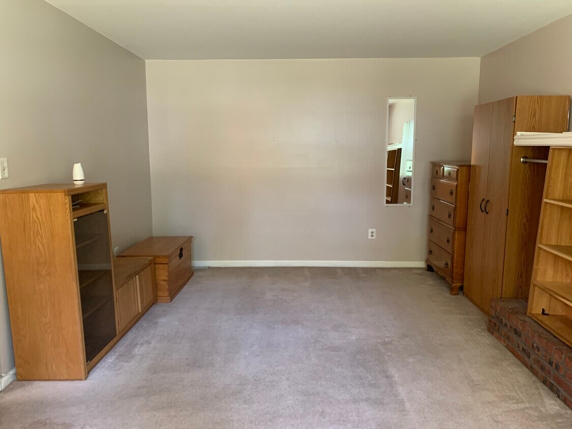 Bedroom - 301 Lehigh Rd N