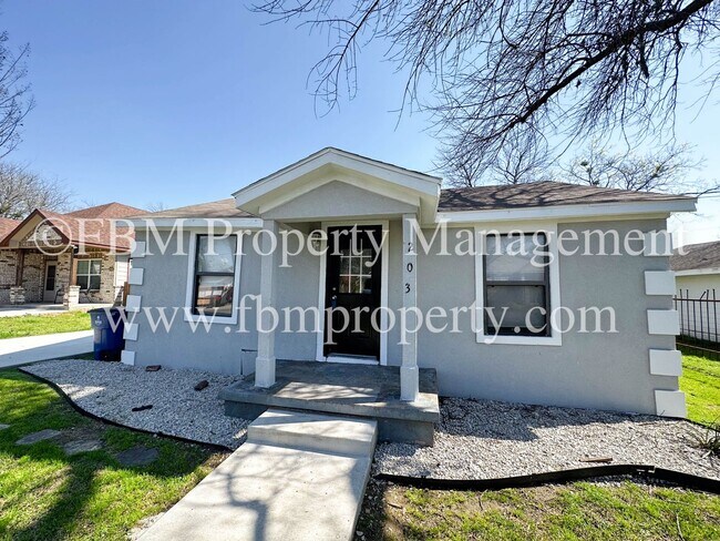 Building Photo - 203 Ave. B - Cozy 3 Bedroom, 1 Bathroom Ho...