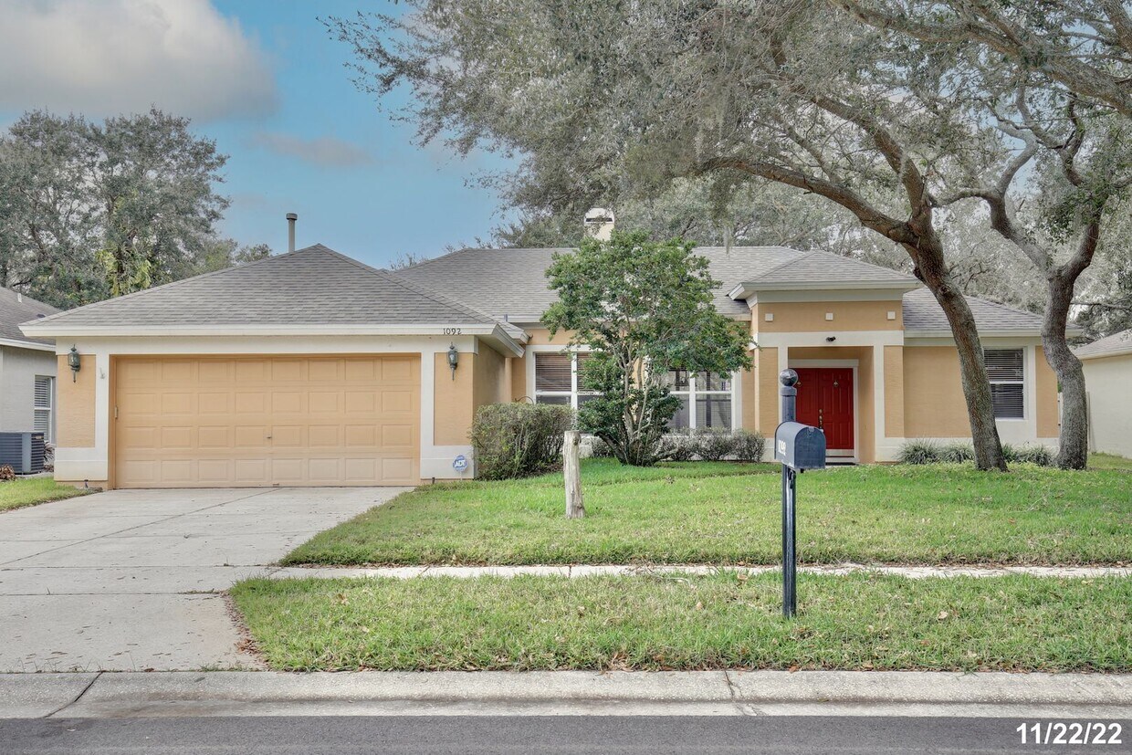 Primary Photo - Beautiful 3/2 Spacious Home with a Large B...
