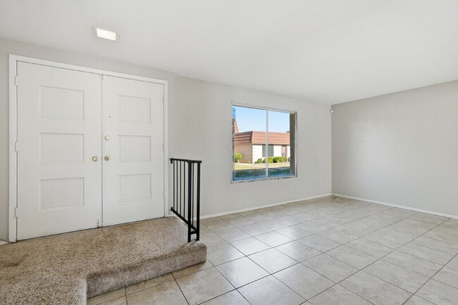 Foto del edificio - 1628 E Logan Dr